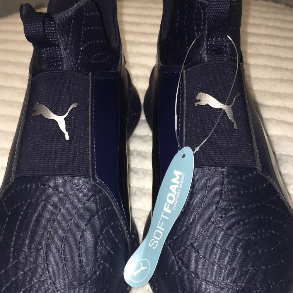 Navy blue soft foam pumas *NEW*